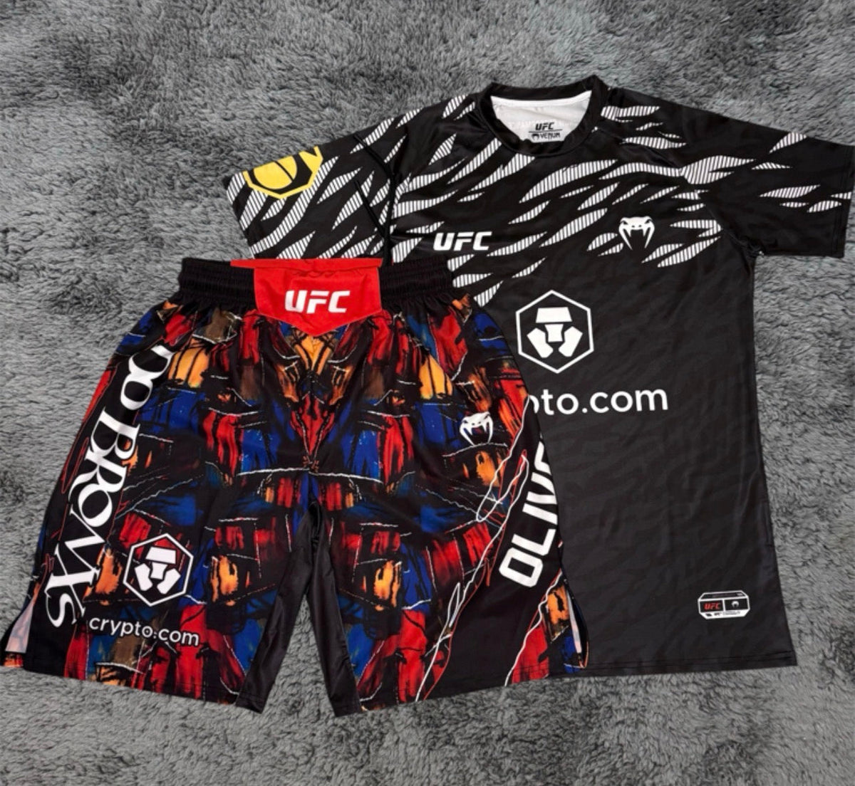 CHARLES OLIVEIRA BLACK AND RED COMBO