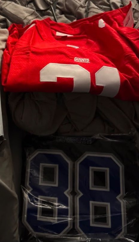 Photo sent by a Cruxchristi customer after their jersey arrived